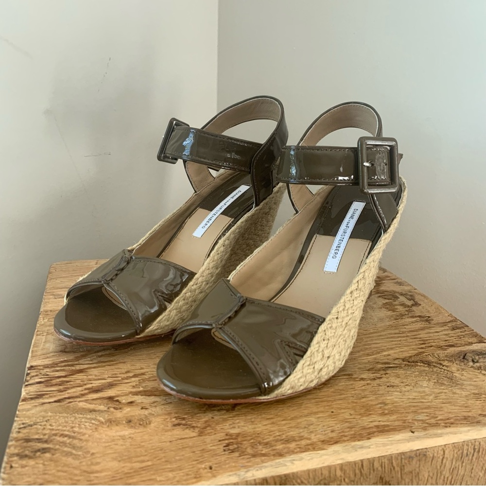 Diane Avon Furstenberg Sudan Espadrille Wedge Patent Leather Sandle Size 9